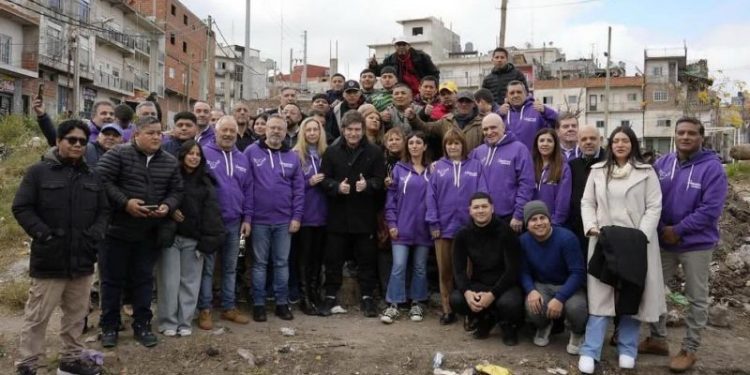 Las otras fotos de Milei en La Matanza, los números que inquietan a LLA y Carrió candidata