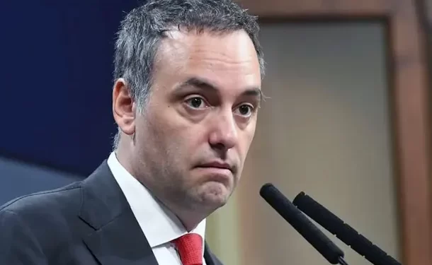 Adorni repudia el ataque a la caravana de Milei y acusa al kirchnerismo