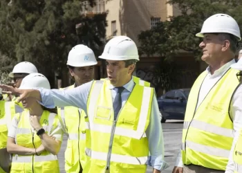 Mazón concede avales a 1.600 jóvenes para primera vivienda y edificará públicas protegidas