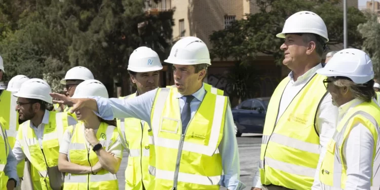 Mazón concede avales a 1.600 jóvenes para primera vivienda y edificará públicas protegidas