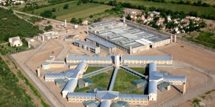 Megaestafa desde la cárcel de Cruz del Eje: 31 los imputados por fraudes telefónicos