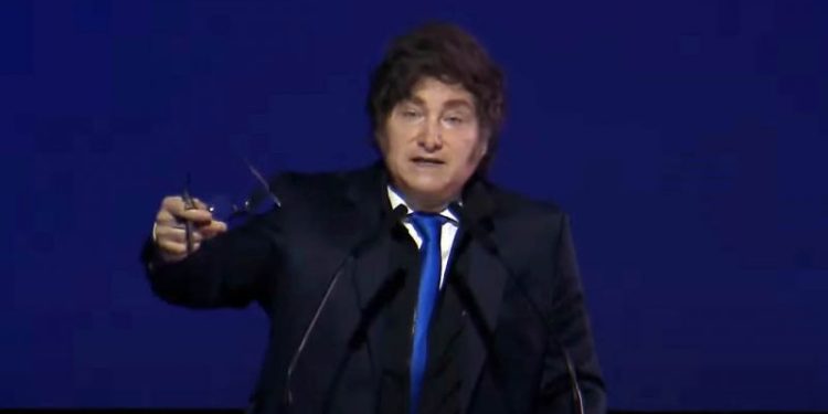 Milei evitó hablar del escándalo de los audios y lanzó un mensaje a Kicillof de cara a las elecciones