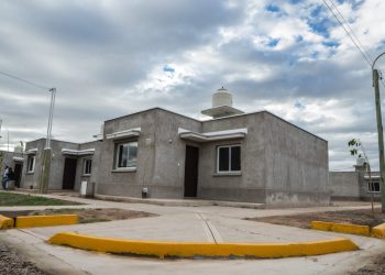 Para Julio Cobos, el déficit habitacional es otra muestra del “Estado ausente”