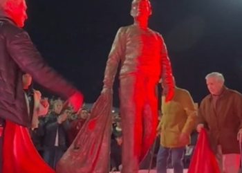 Profesor eterno: Estudiantes inauguró la estatua de Osvaldo Zubeldía