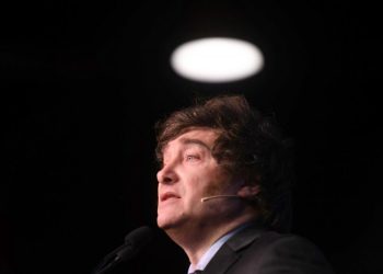 Qué dice realmente el libro recomendado por De Pablo que cita Milei para explicar las conspiraciones