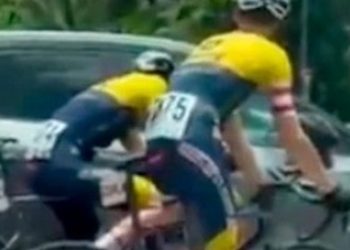 Trampa viral: dos ciclistas se escondieron y los atraparon