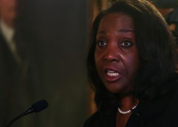 Trump presiona a la Fed con el despido de una gobernadora de la era Biden