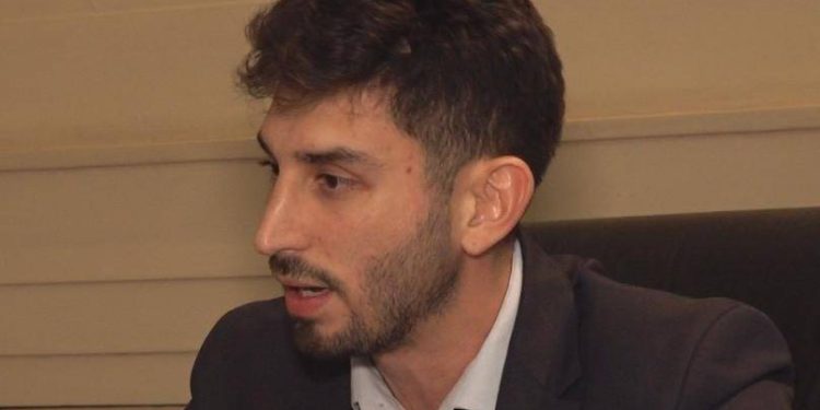 Un candidato a diputado de La Libertad Avanza fue imputado por violencia de género