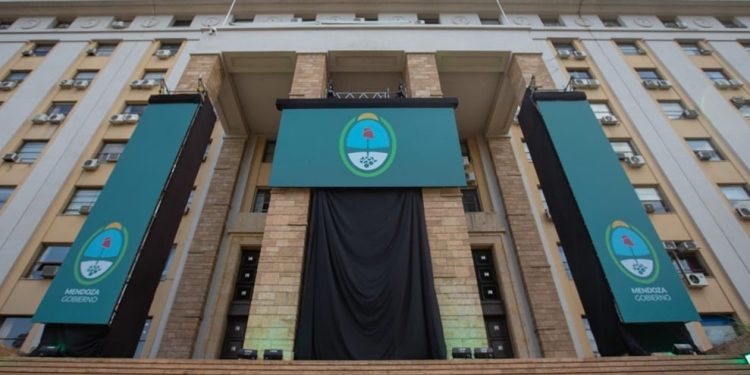 Vadillo cuestionó la reforma laboral de Cornejo y exigió concursos públicos para todos los cargos del Estado