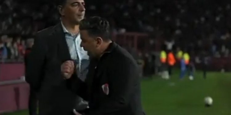La queja de Gallardo con Juanfer antes del empate de Lanús
