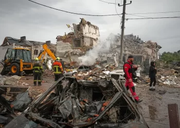 Rusia desata un brutal ataque aéreo contra Kiev y sobre objetivos civiles,con más de 500 drones y 40 misiles. Un niño muerto