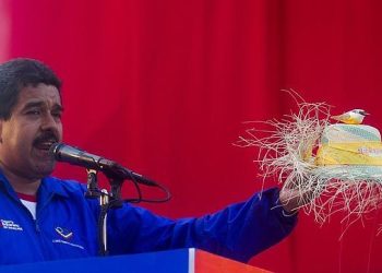 Milei asegura que Dios lo respaldará frente al escándalo de coimas