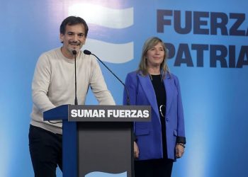 Euforia y clima triunfal en el búnker de Fuerza Patria tras victoria en elecciones legislativas bonaerenses. Video bunker vivo