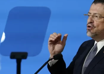 Costa Rica: Comisión parlamentaria recomienda retirar inmunidad al Presidente Chaves por supuesta Ccorrupción