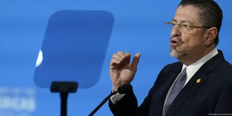 Costa Rica: Comisión parlamentaria recomienda retirar inmunidad al Presidente Chaves por supuesta Ccorrupción