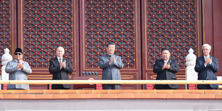 Eje autoritario en Beijing: desfile de Xi con Putin y Kim exhibe poder militar y desafía a Occidente