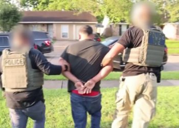 Procesos federales por drogas caen a su nivel más bajo en décadas mientras Trump redirige recursos a deportaciones