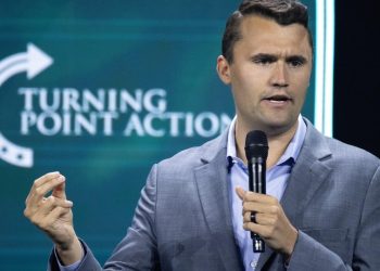 Charlie Kirk fallece tras ser baleado en evento universitario en Utah. “El grande, y hasta legendario, Charlie Kirk, ha muerto, dijo Trump