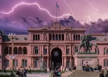 Internas en la Casa Rosada: Pareja sube la apuesta, Caputo y “Gordo Dan” agitan la disputa y todos presionan a Milei