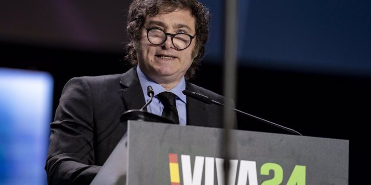 Milei suspende su viaje a España y recalibra la agenda local tras el revés electoral bonaerense