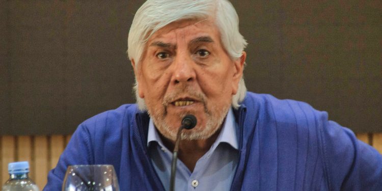 Curioso: Moyano acuerda paritaria semestral por debajo de la inflación y envía un guiño al Gobierno