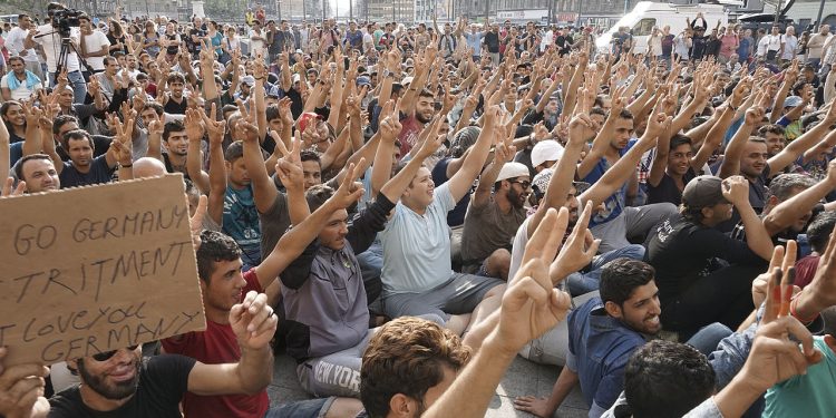 El suicidio de Alemania: advierten que podría convertirse en un país de mayoría musulmana hacia 2040