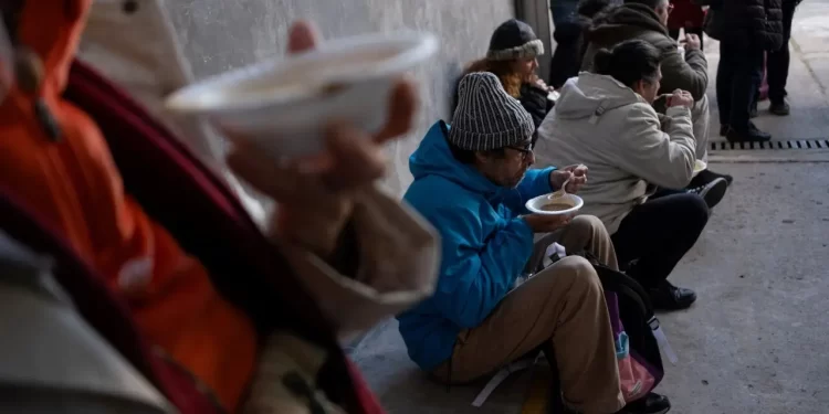 Diputados radicales celebran baja de la pobreza pero reclaman reformas estructurales