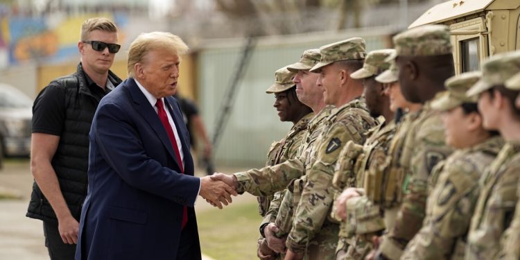Trump intensifica campaña militar contra cárteles con implicaciones globales