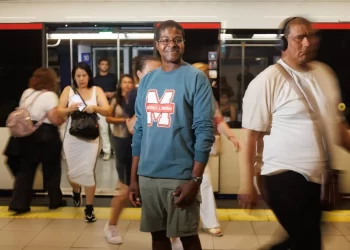 El Usain Bolt del metro busca batir su propio récord de 12 horas pese a la L6: «Mi ruta es secreta. Me han querido ganar»