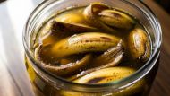 Cáscara de banana con vinagre: por qué recomiendan esta mezcla y para qué se usa