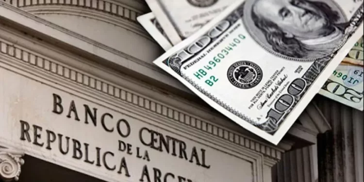 Economista advierte: “Lo peor está por venir, se aproxima una devaluación”