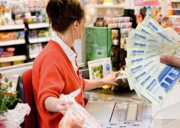 Buenas noticias para empleados de comercio: cuánto cobra un cajero con aumento en septiembre