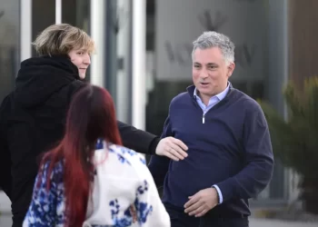 Búnker de LLA: Milei aguarda resultados rodeado de dirigentes y expectativa contenida. Video vivo