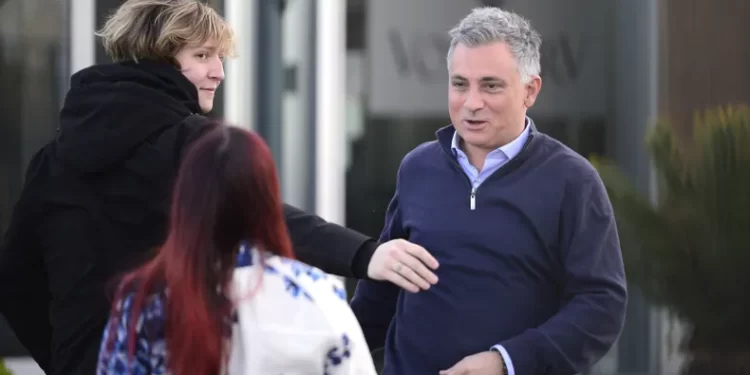 Búnker de LLA: Milei aguarda resultados rodeado de dirigentes y expectativa contenida. Video vivo