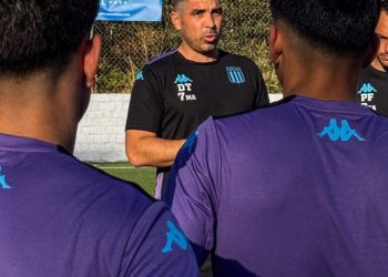 Chaco Martínez, técnico del Racing que jugará la final vs Barcelona: “Estos chicos emocionan y no son menos que nadie”