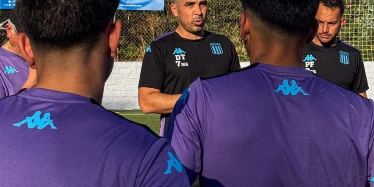 Chaco Martínez, técnico del Racing que jugará la final vs Barcelona: “Estos chicos emocionan y no son menos que nadie”