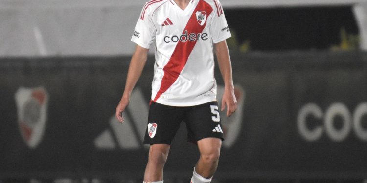 El juvenil número 47 que debuta en River con Gallardo