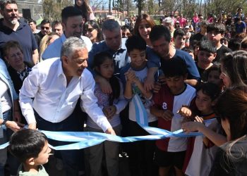 En campaña junto a Petri, Alfredo Cornejo inauguró el nuevo Parque de los Niños en el oeste de Godoy Cruz