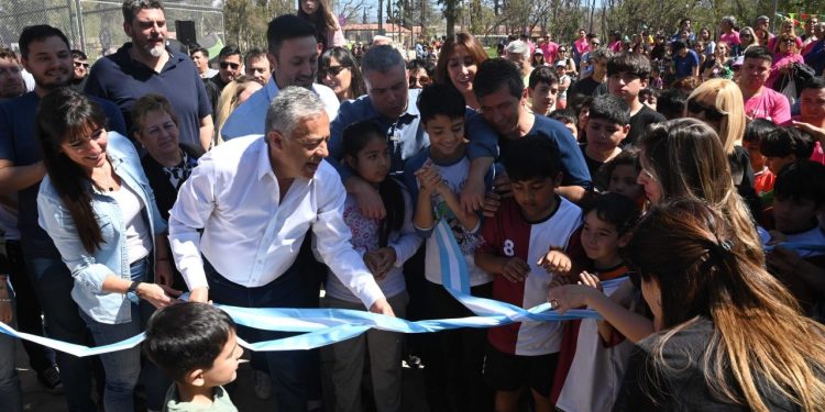 En campaña junto a Petri, Alfredo Cornejo inauguró el nuevo Parque de los Niños en el oeste de Godoy Cruz