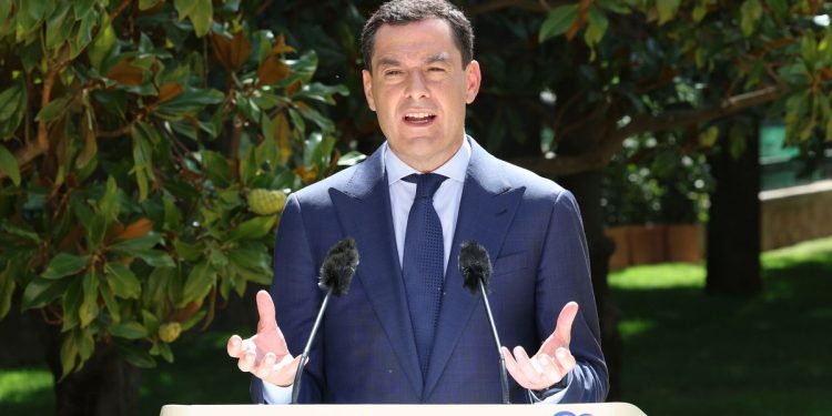 Juanma Moreno renuncia a la quita de deuda a Andalucía: «Es una operación política de Pedro Sánchez para mantenerse en el poder»