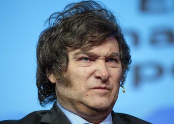 Gobierno restituye normas tras rechazo legislativo de cinco DNU