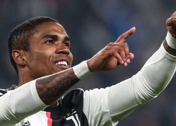Fue compañero de Dybala en la Juventus, jugó en la selección brasileña y ahora se ordenó su arresto
