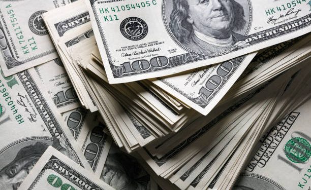 Tras victoria peronista en Buenos Aires el dólar en los bancos trepa a $1460