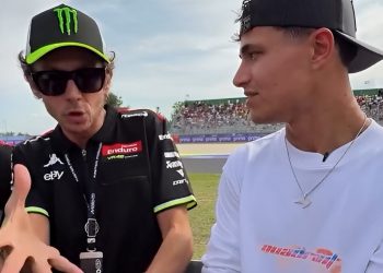 La figura de la Fórmula 1 que se juntó con Valentino Rossi y recibió un curso acelerado de motociclismo