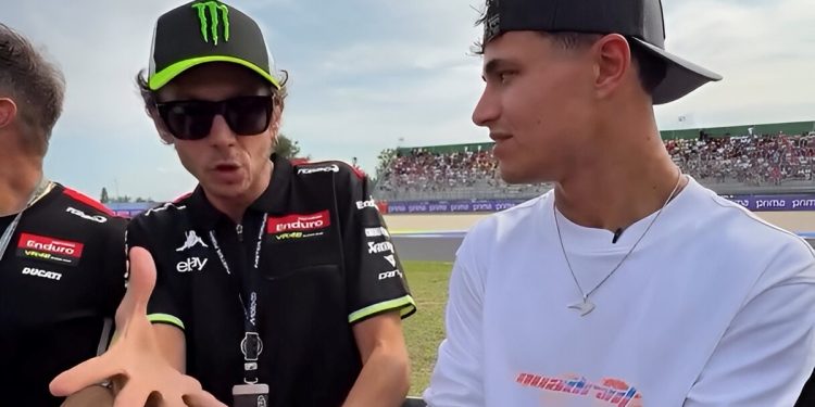 La figura de la Fórmula 1 que se juntó con Valentino Rossi y recibió un curso acelerado de motociclismo