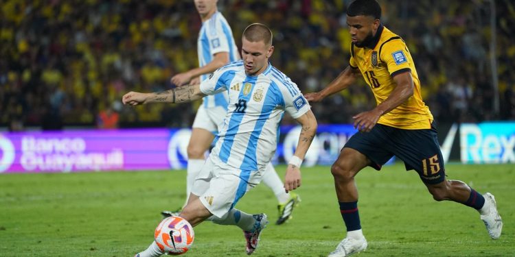 La reacción de River al ver a Mastantuono con la 10 de la Selección