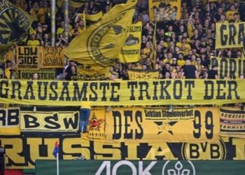 Los hinchas del Borussia Dortmund protestaron contra la dirigencia por tener “la peor camiseta” de la Bundesliga