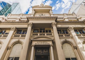 Prevén una fuerte suba del dólar apuntando al techo de la banda en $ 1465