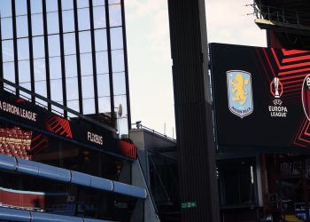 Sin Dibu pero con Buendía, Aston Villa debuta en la Europa League