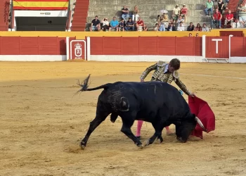 Tres orejas para Jiménez en Belmez mientras Castella y Román se van de vacío